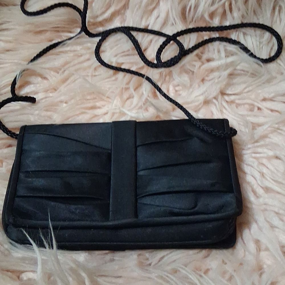 💫💫💫VINTAGE LA REGALE BLACK SMALL SATINY CROSSBODY EVENING CLUTCH